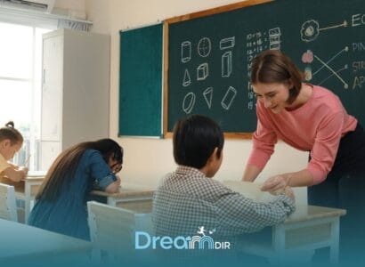 Therapist  supporting autistic kids in a classroom activity while using DIR principles and interactive educational learning